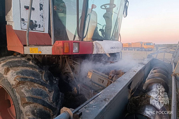 В Шуйском районе на поле загорелся комбайн